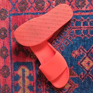 GUC Lululemon comfy slides